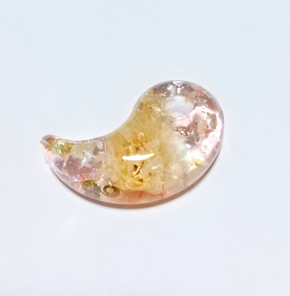 本物の桜入り勾玉オルゴナイト(ペンダントトップ)