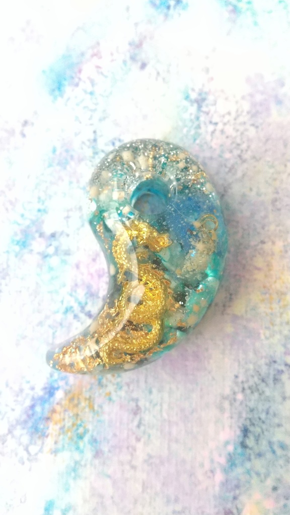 【NEW】隕石を敷き詰めた龍神勾玉オルゴナイト