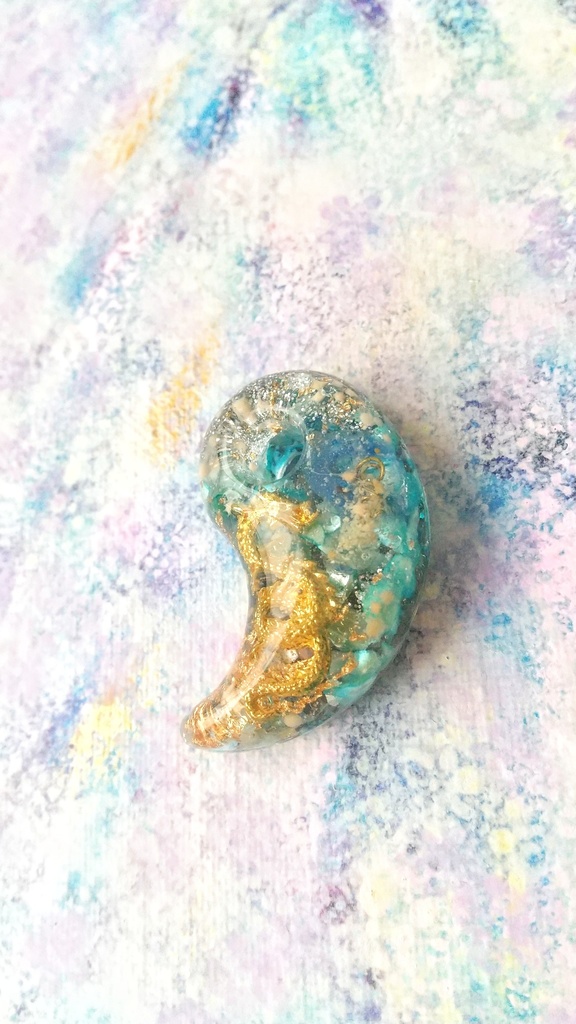 【NEW】隕石を敷き詰めた龍神勾玉オルゴナイト