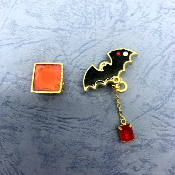 レッドストーンとコウモリ イヤリング