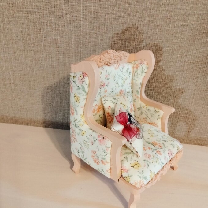 ミディブライス/オビツ11サイズ コーラルピンク 花柄 猫クッション付きソファ