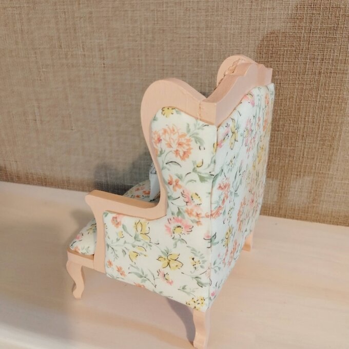 ミディブライス/オビツ11サイズ コーラルピンク 花柄 猫クッション付きソファ