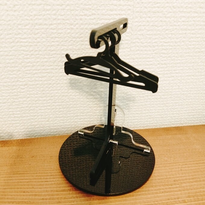 小さなドール用アクリルスタンドラック 白か黒