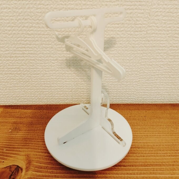 小さなドール用アクリルスタンドラック 白か黒
