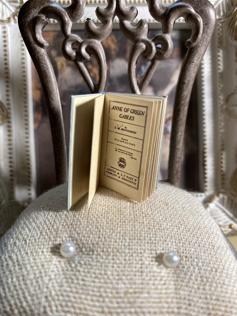 ミニチュア書籍《Anne of Green Gables》