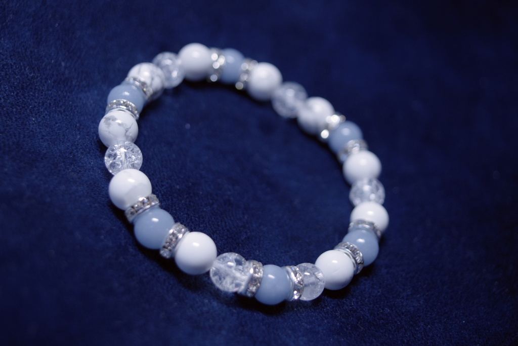 落ち着いた色合いのブレスレット
