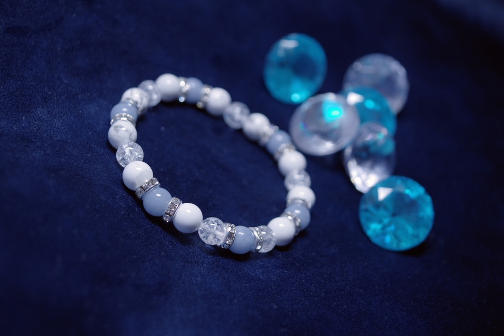 落ち着いた色合いのブレスレット