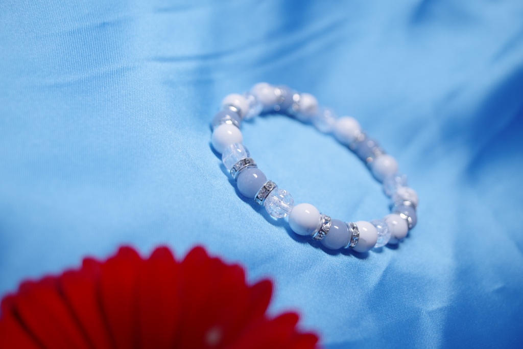 落ち着いた色合いのブレスレット