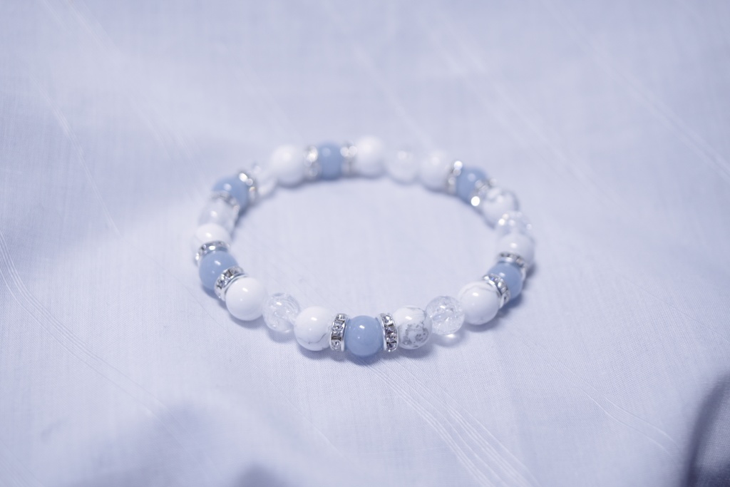 落ち着いた色合いのブレスレット