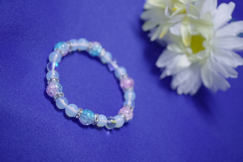 優しい色合いのブレスレット