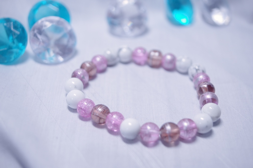 ピンクのブレスレット