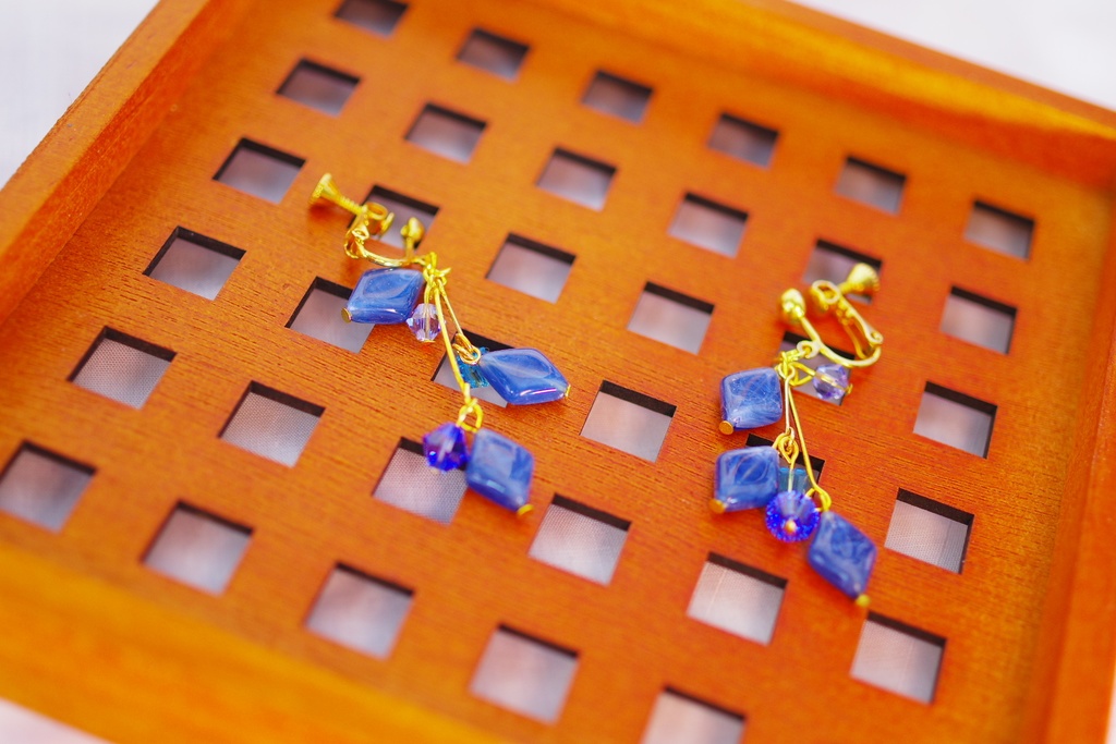 青のひし形 イヤリング・ピアス