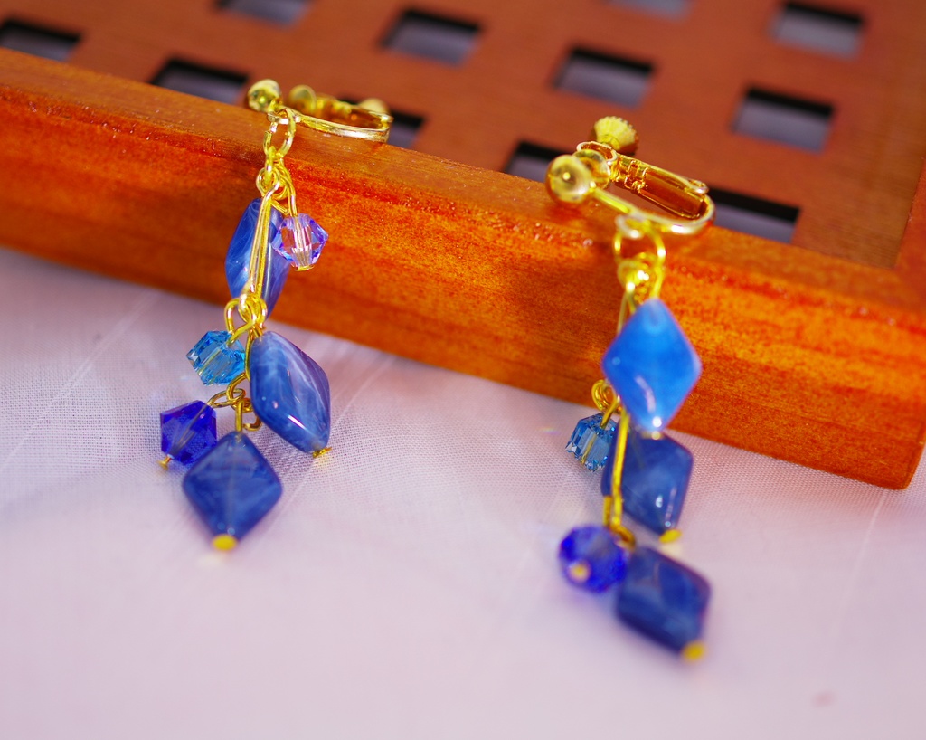 青のひし形 イヤリング・ピアス