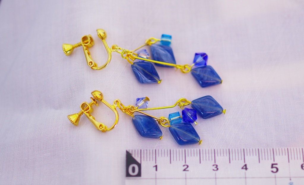 青のひし形 イヤリング・ピアス
