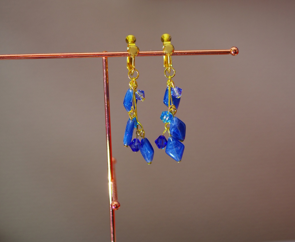 青のひし形 イヤリング・ピアス