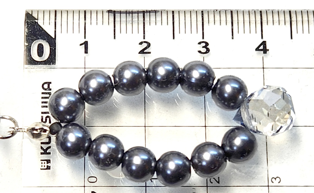 灰色ビーズのイヤリング・ピアス