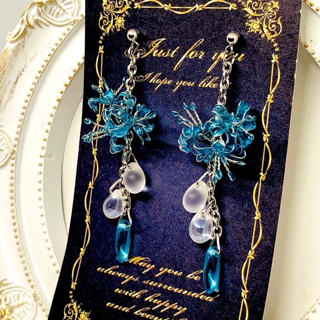 曼珠沙華 彼岸花 シルバー 青 ピアス イヤリング レジン ワイヤーフラワー
