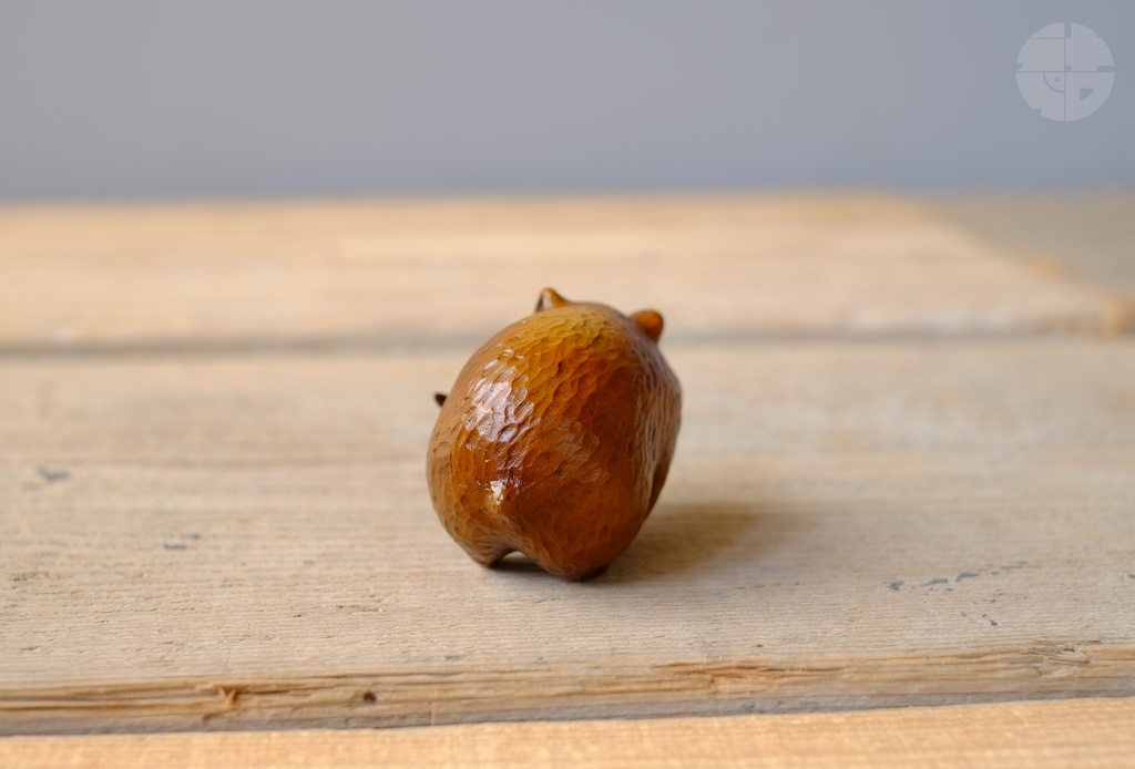 木彫りのハムスター(レジン製フィギュア)