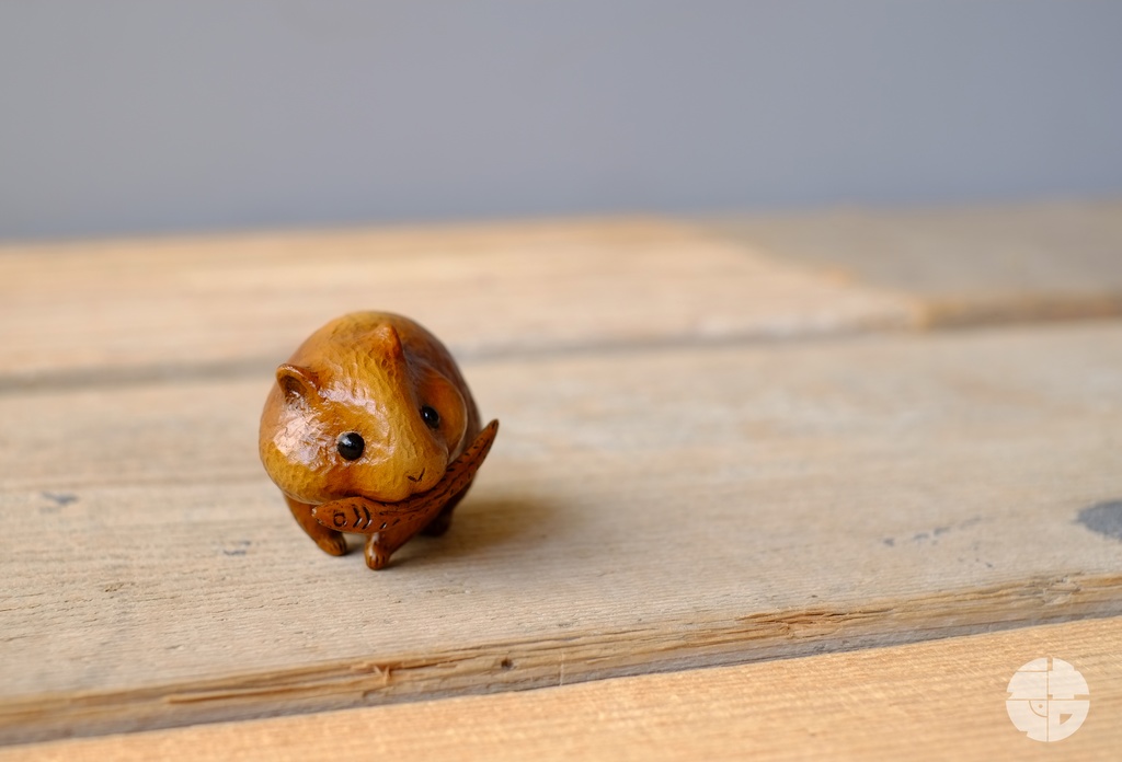 木彫りのハムスター(レジン製フィギュア)