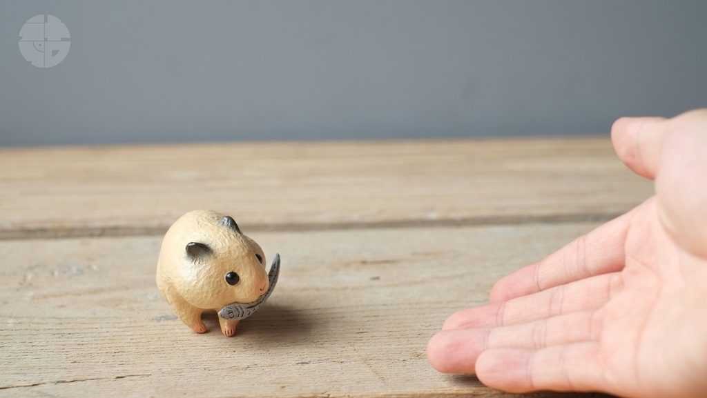 木彫りのキンクマ(レジン製フィギュア)