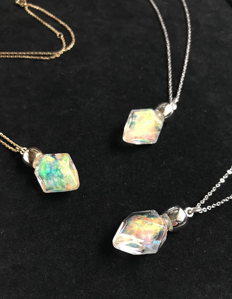 《白幻竜の涙》ペンダント