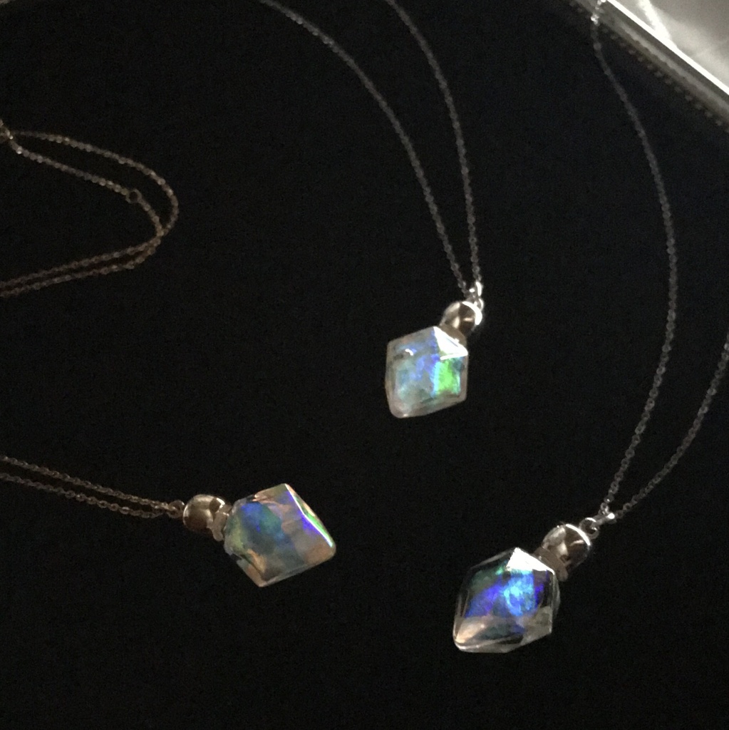 《白幻竜の涙》ペンダント