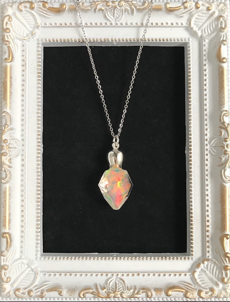 《白幻竜の涙》ペンダント