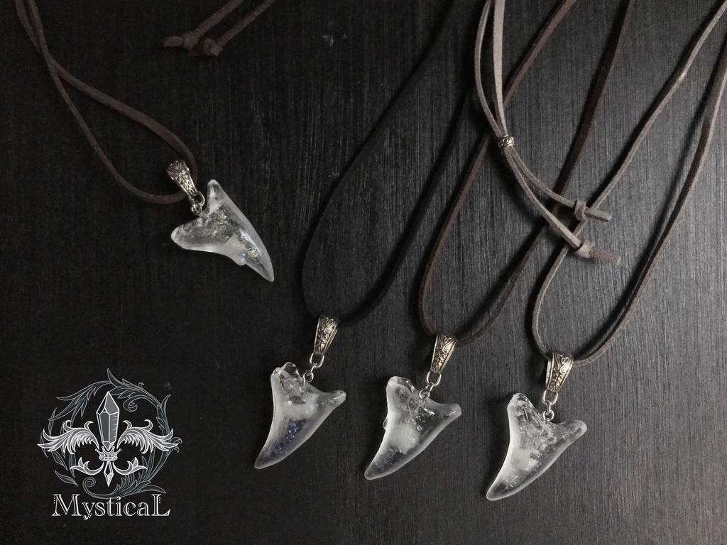 《氷竜の凍爪》ペンダント