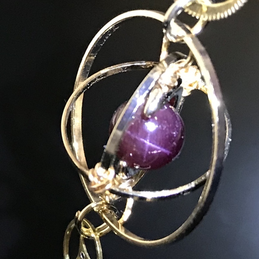 《クロノスの環》ガーネット・ゴールド