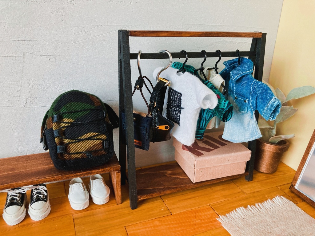 ミニチュア家具：ハンガーラック