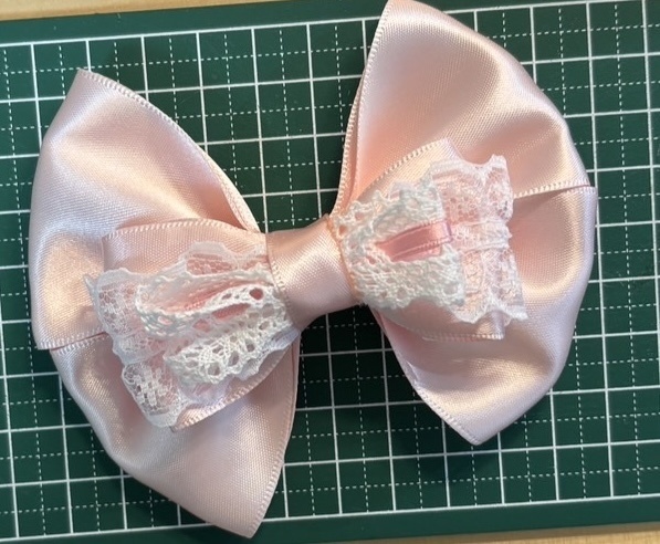 ピンクのヘアメリボン