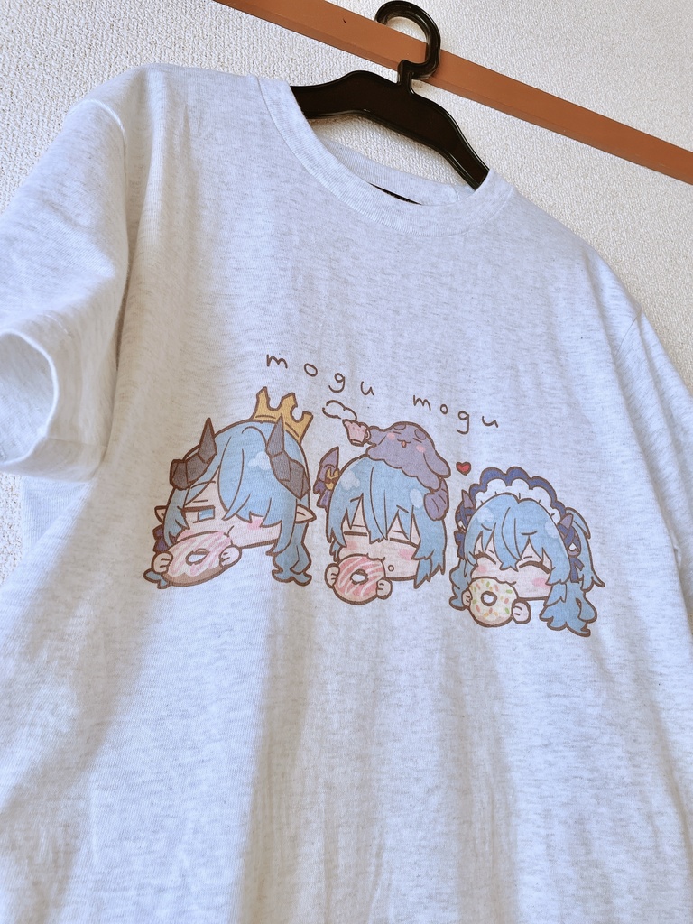 魔王チロルニアもぐもぐTシャツ(淡色)