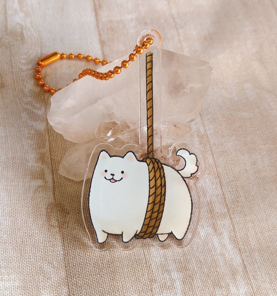 吊り下げられしイヌのキーホルダー