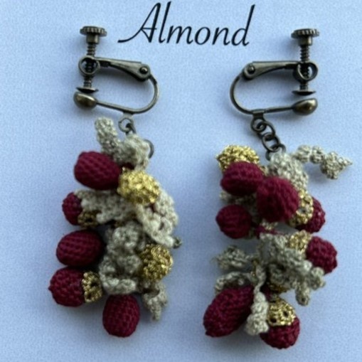 タティングレースとクロッシェレースの果実の耳飾り