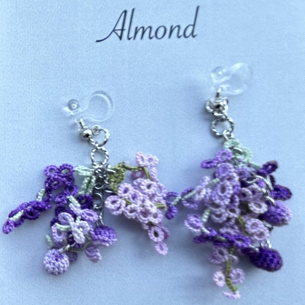 タティングレースとクロッシェレースの紫小花の耳飾り