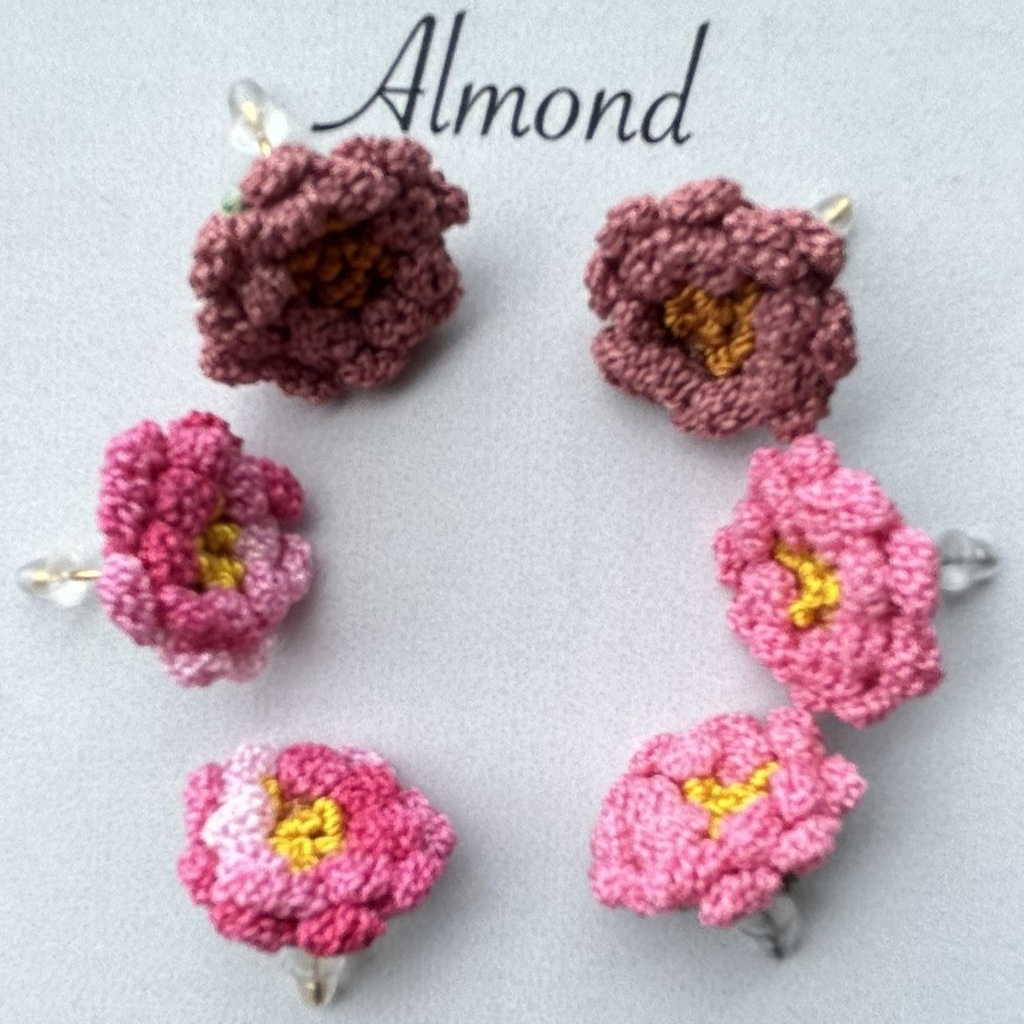 クロッシェレースのピアス(3種類の中からお好きな色をお選びできます)