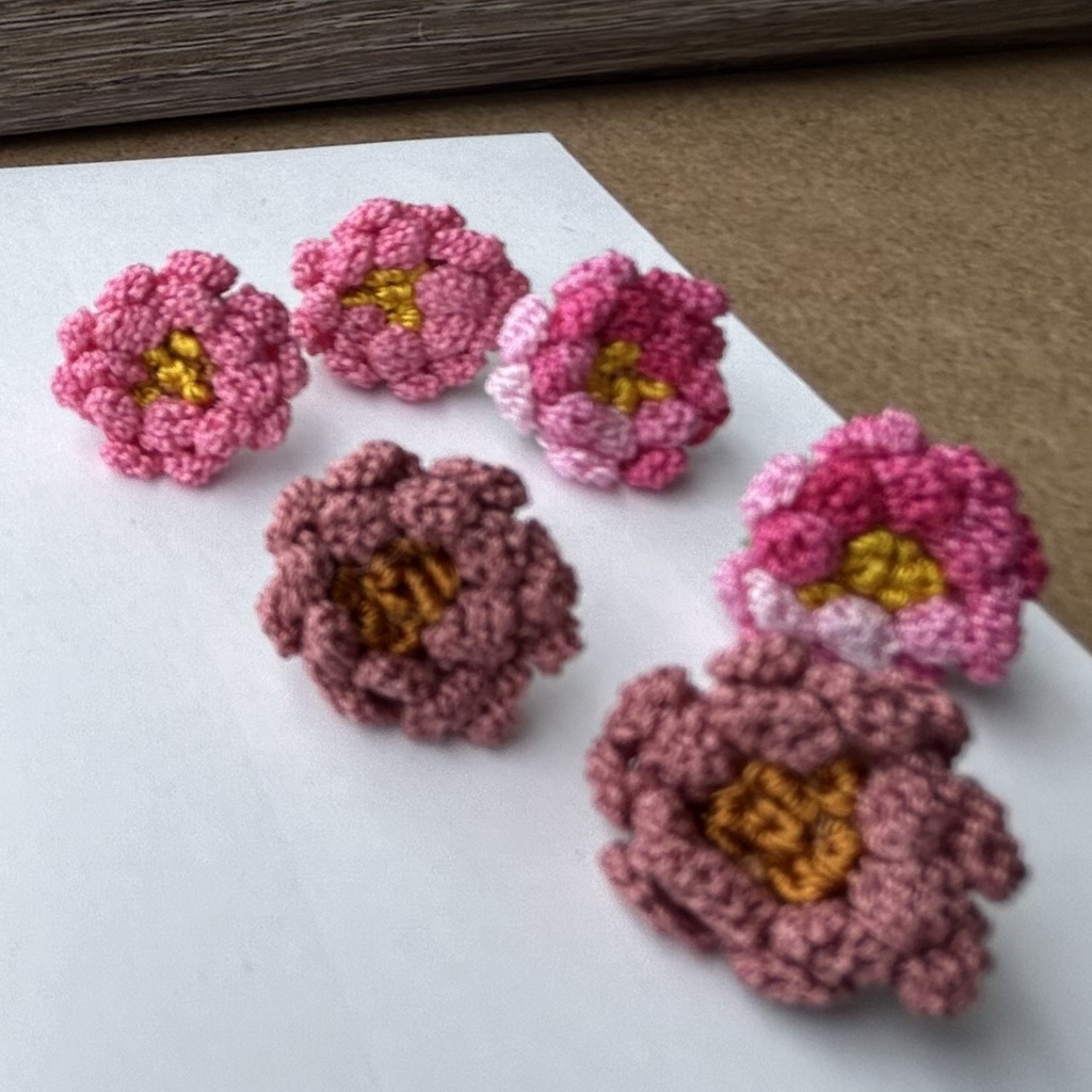 クロッシェレースのピアス(3種類の中からお好きな色をお選びできます)