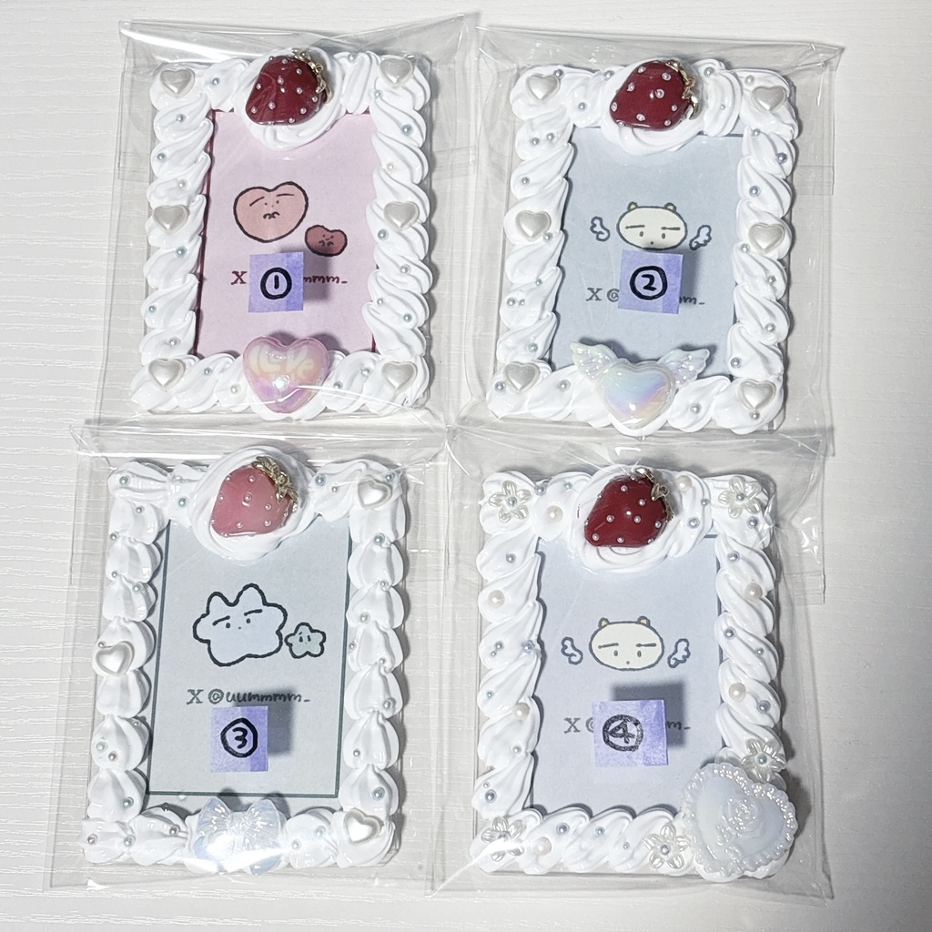 いちごのトレカケース(ホワイト)