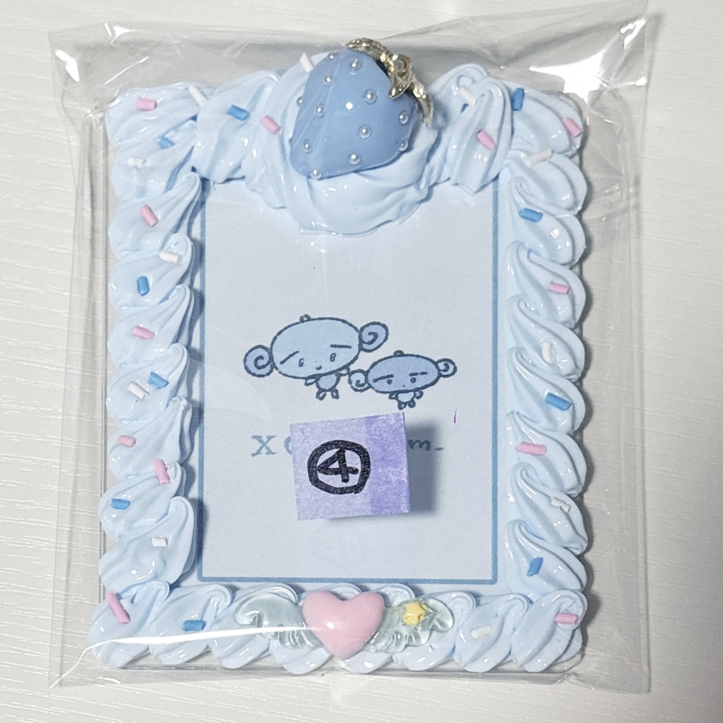 いちごのケース(グリーン、水色)