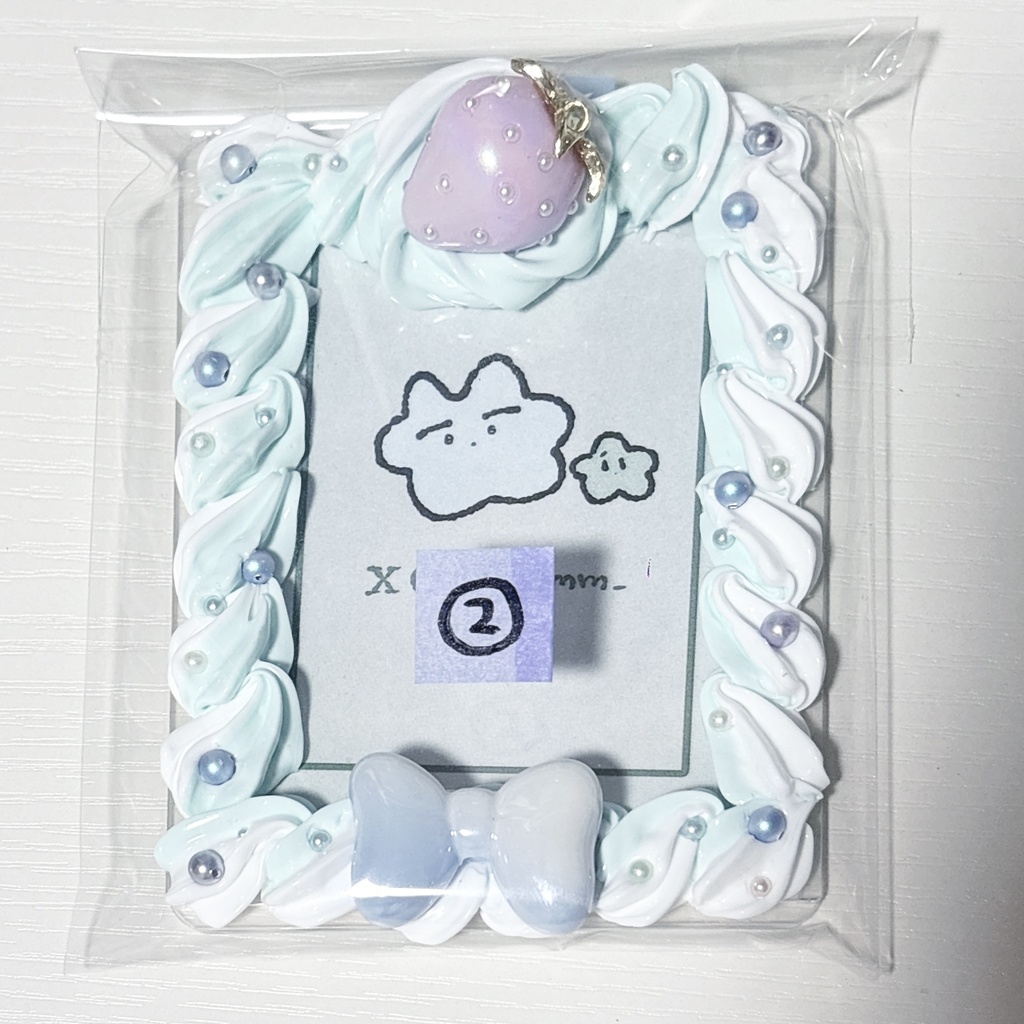 いちごのケース(グリーン、水色)