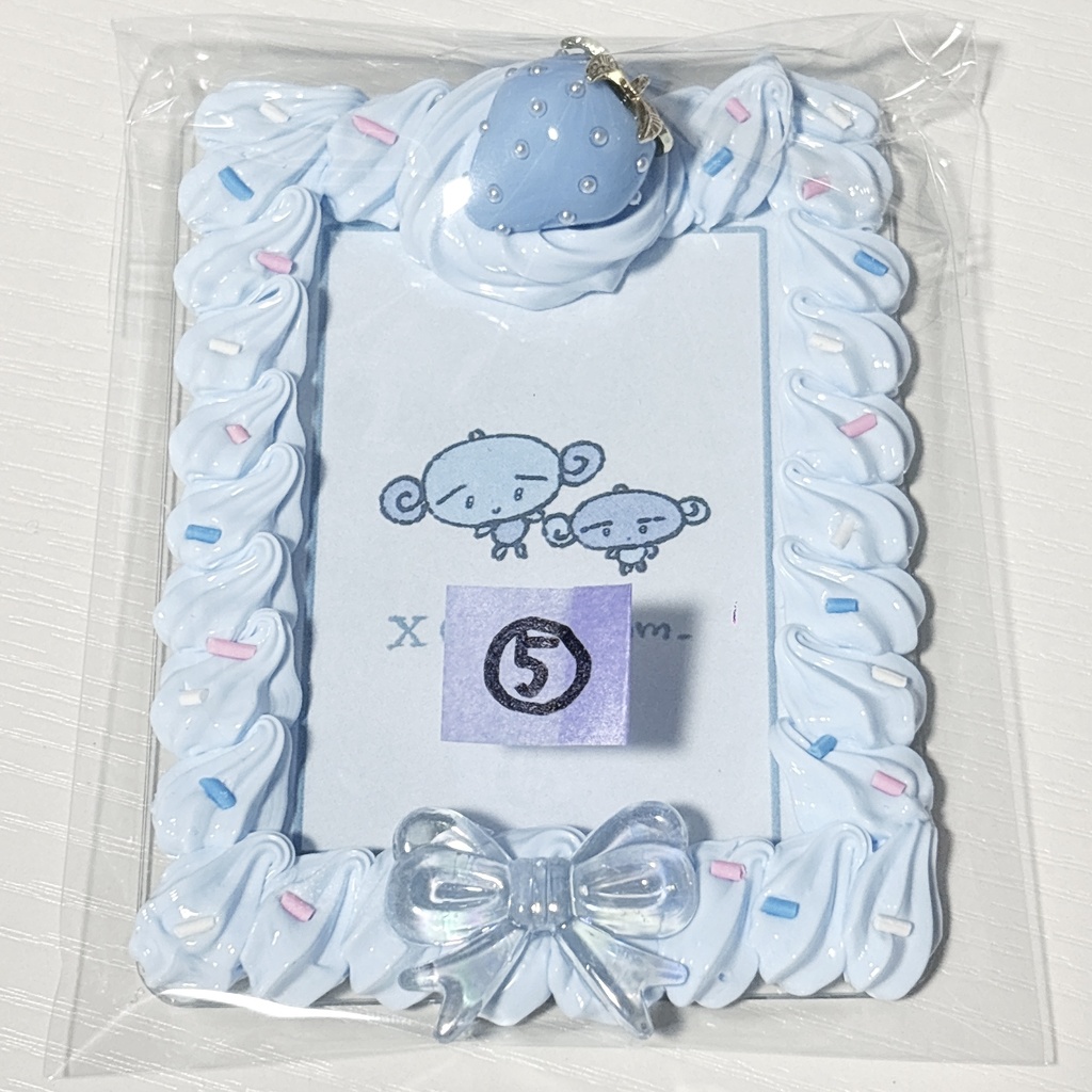 いちごのケース(グリーン、水色)