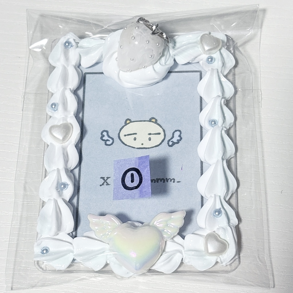 いちごのケース(グリーン、水色)