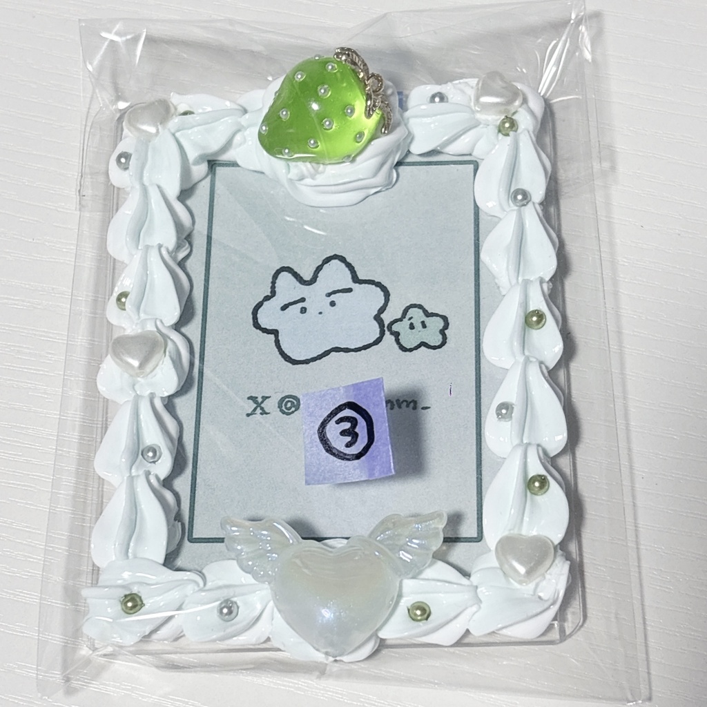 いちごのケース(グリーン、水色)