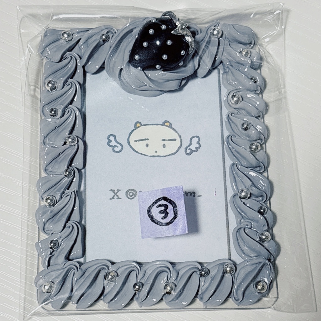 いちごのケース(グレー、パープル)