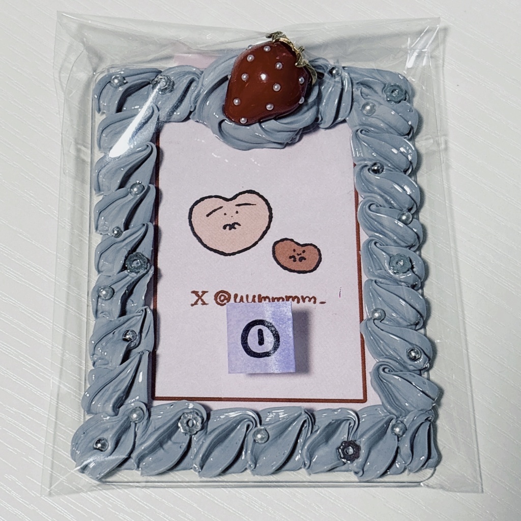 いちごのケース(グレー、パープル)