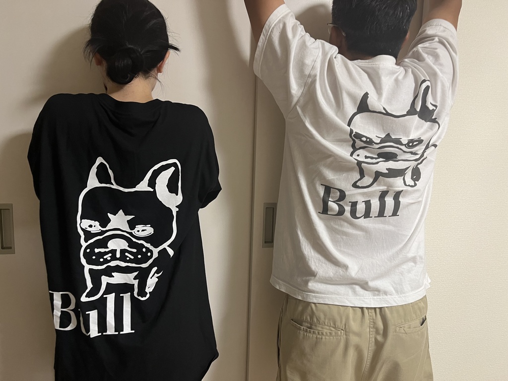 バックプリント2種類メッシュBull胸に小型Bullと胸GEロゴ入り黒Tシャツ