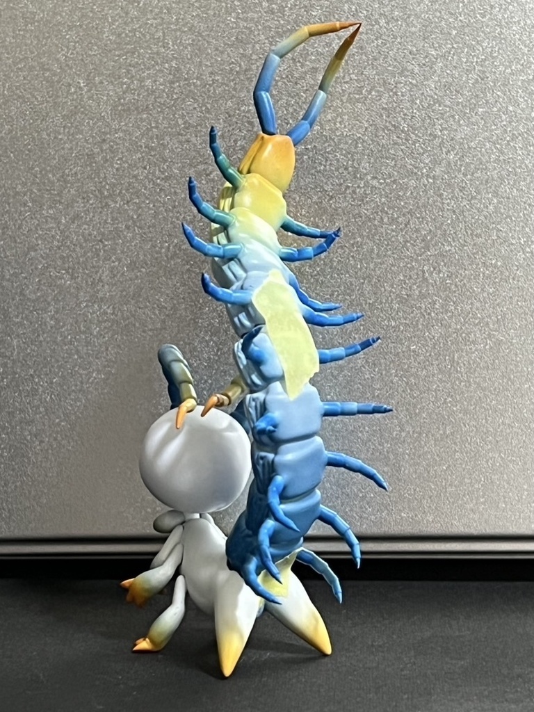 ムカデアドプト(着色済み、組み立て式)