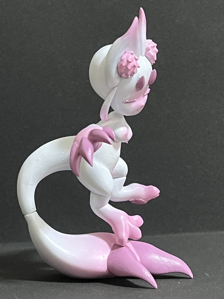 2齢アドプトのフィギュア(着色済み.組み立て式)