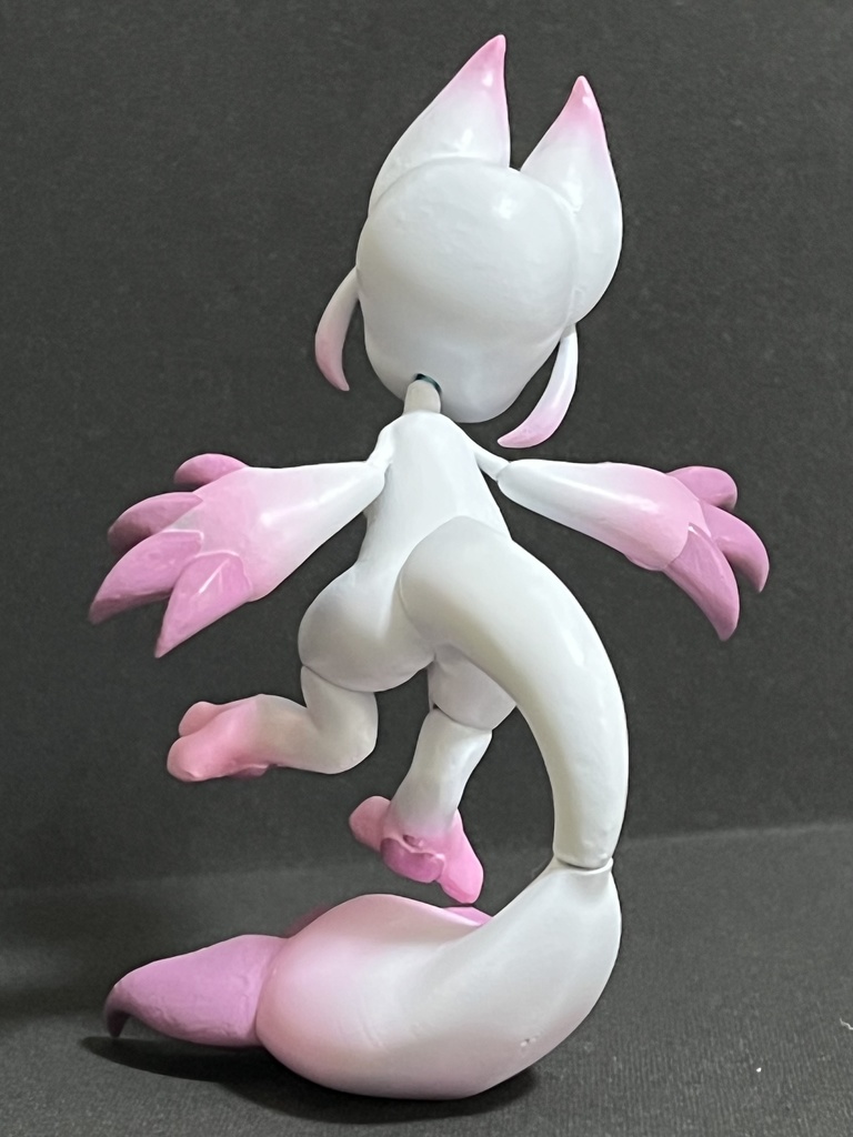 2齢アドプトのフィギュア(着色済み.組み立て式)