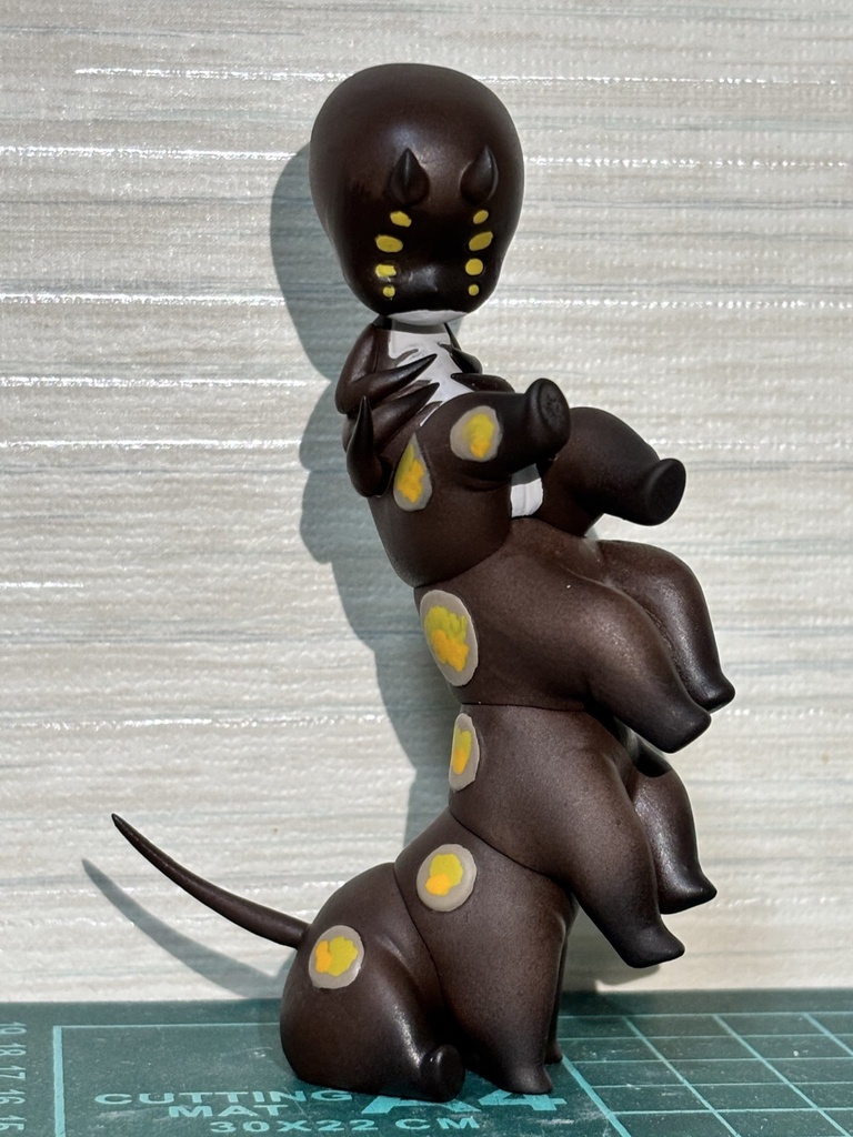 イモムシアドプトのフィギュア(キャスト.着色組み立て式)